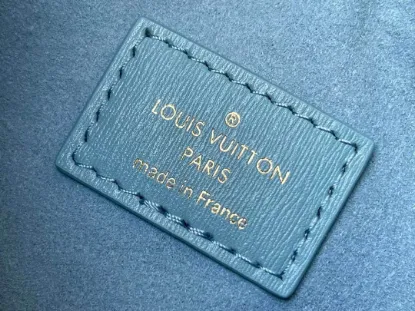 Picture of Louis Vuitton Size: 23 x 13 x 6 cm