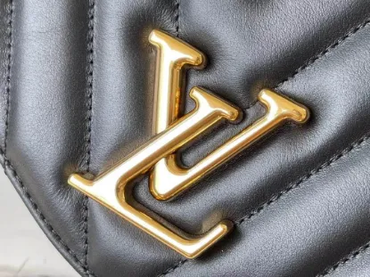 Picture of Louis Vuitton Size: 24x14x9cm
