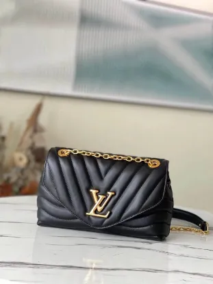 Picture of Louis Vuitton Size: 24x14x9cm