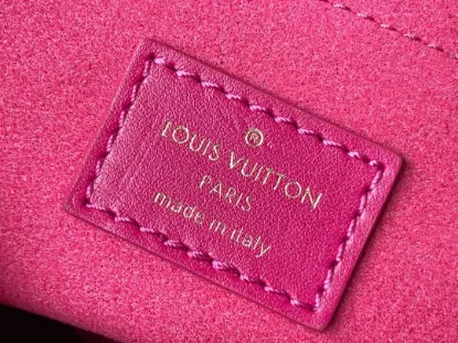 Picture of Louis Vuitton Size: 24x14x9cm