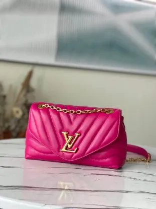 Picture of Louis Vuitton Size: 24x14x9cm