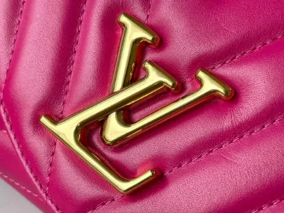 Picture of Louis Vuitton Size: 24x14x9cm