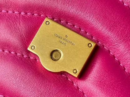 Picture of Louis Vuitton Size: 24x14x9cm