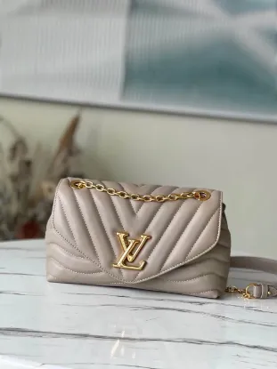 Picture of Louis Vuitton Size: 24x14x9cm