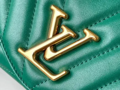 Picture of Louis Vuitton Size: 24x14x9cm