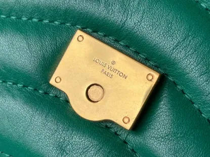 Picture of Louis Vuitton Size: 24x14x9cm