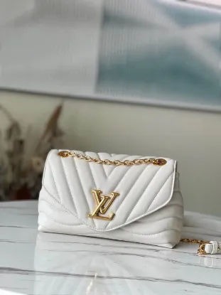 Picture of Louis Vuitton Size: 24x14x9cm