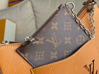 Picture of Louis Vuitton Size: 25 x 15 x 8 cm