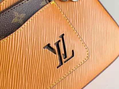 Picture of Louis Vuitton Size: 25 x 15 x 8 cm