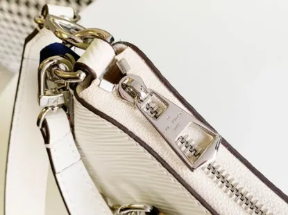 Picture of Louis Vuitton Size: 25 x 15 x 8 cm