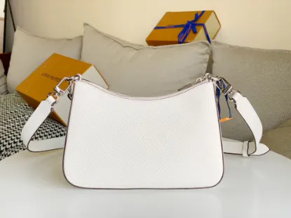 Picture of Louis Vuitton Size: 25 x 15 x 8 cm