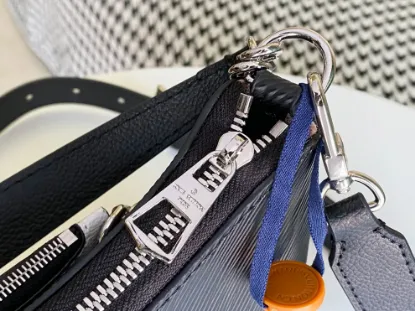 Picture of Louis Vuitton Size: 25 x 15 x 8 cm