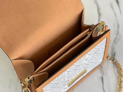 Picture of Louis Vuitton Size: 25 x 17 x 10.5 cm