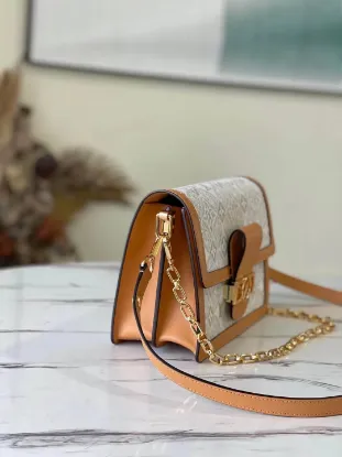 Picture of Louis Vuitton Size: 25 x 17 x 10.5 cm