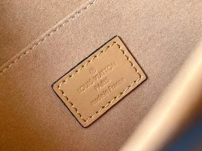 Picture of Louis Vuitton Size: 25 x 17 x 10.5 cm
