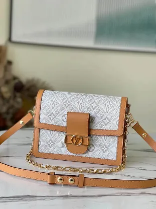 Picture of Louis Vuitton Size: 25 x 17 x 10.5 cm