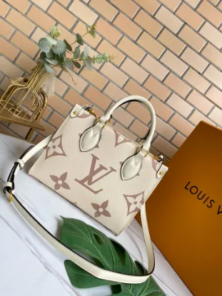 Picture of Louis Vuitton Size: 25 x 19 x 11.5 cm