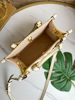 Picture of Louis Vuitton Size: 25 x 19 x 11.5 cm