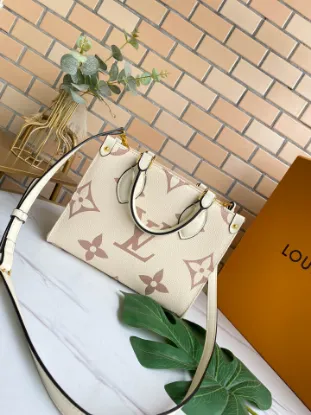 Picture of Louis Vuitton Size: 25 x 19 x 11.5 cm