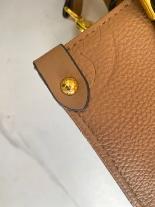 Picture of Louis Vuitton Size: 25 x 19 x 11.5 cm
