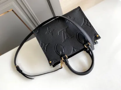 Picture of Louis Vuitton Size: 25 x 19 x 11.5 cm