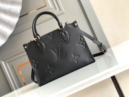 Picture of Louis Vuitton Size: 25 x 19 x 11.5 cm