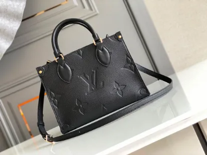 Picture of Louis Vuitton Size: 25 x 19 x 11.5 cm