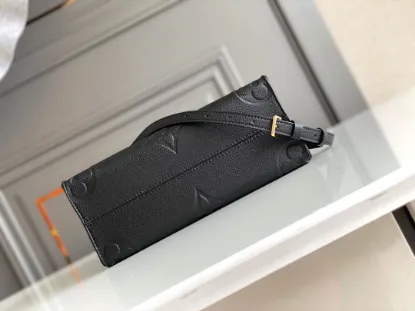 Picture of Louis Vuitton Size: 25 x 19 x 11.5 cm