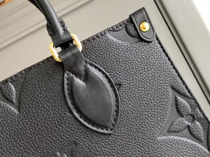 Picture of Louis Vuitton Size: 25 x 19 x 11.5 cm