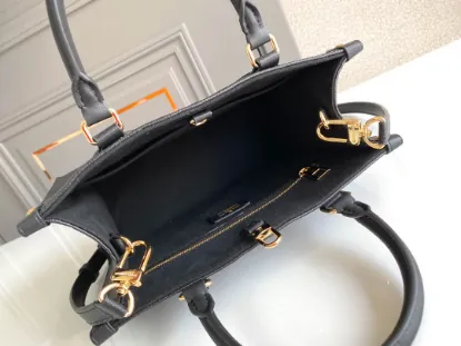Picture of Louis Vuitton Size: 25 x 19 x 11.5 cm