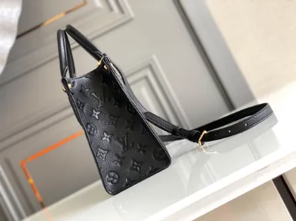 Picture of Louis Vuitton Size: 25 x 19 x 11.5 cm