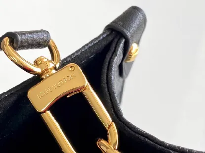 Picture of Louis Vuitton Size: 25 x 19 x 11.5 cm