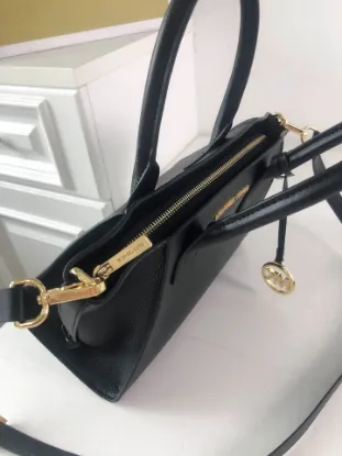 Picture of Mk Shoulder Crossbody Model:2115 L:28 H:22 W:14