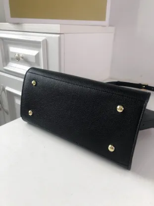 Picture of Mk Shoulder Crossbody Model:2115 L:28 H:22 W:14