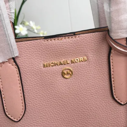 Picture of MK Sinclair Handbag Crossbody Model: 2113 Size 25m Height: 25m Width: 9*300