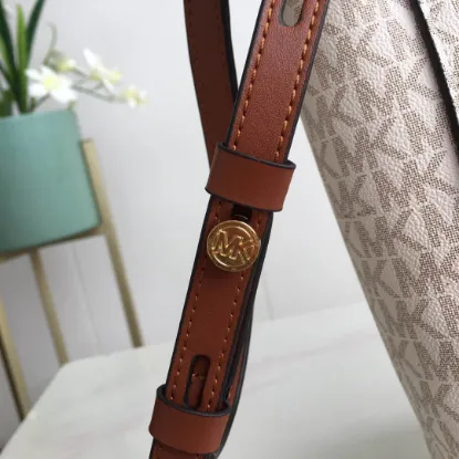 Picture of MK Sinclair Handbag Crossbody Model: 2113 Size 25m Height: 25m Width: 9*300