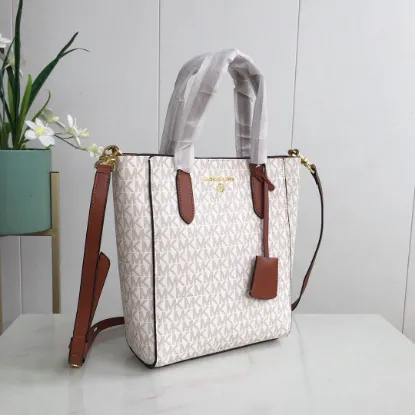 Picture of MK Sinclair Handbag Crossbody Model: 2113 Size 25m Height: 25m Width: 9*300