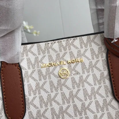 Picture of MK Sinclair Handbag Crossbody Model: 2113 Size 25m Height: 25m Width: 9*300