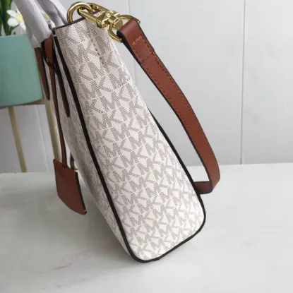 Picture of MK Sinclair Handbag Crossbody Model: 2113 Size 25m Height: 25m Width: 9*300