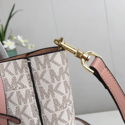 Picture of MK Sinclair Handbag Crossbody Model: 2113 Size 25m Height: 25m Width: 9*300