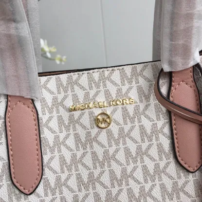 Picture of MK Sinclair Handbag Crossbody Model: 2113 Size 25m Height: 25m Width: 9*300