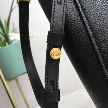 Picture of MK Sinclair Handbag Crossbody Model: 2113 Size: 25m Height: 25m Width: 9*300