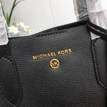 Picture of MK Sinclair Handbag Crossbody Model: 2113 Size: 25m Height: 25m Width: 9*300