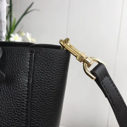 Picture of MK Sinclair Handbag Crossbody Model: 2113 Size: 25m Height: 25m Width: 9*300