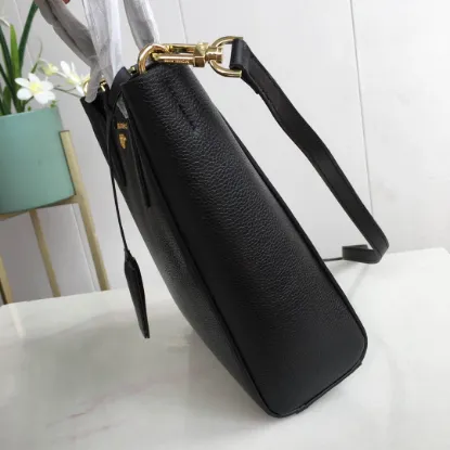 Picture of MK Sinclair Handbag Crossbody Model: 2113 Size: 25m Height: 25m Width: 9*300