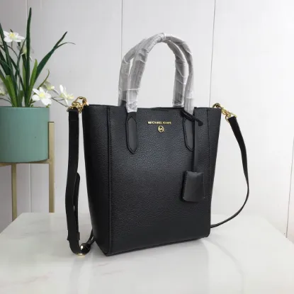 Picture of MK Sinclair Handbag Crossbody Model: 2113 Size: 25m Height: 25m Width: 9*300