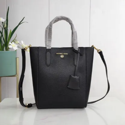 Picture of MK Sinclair Handbag Crossbody Model: 2113 Size: 25m Height: 25m Width: 9*300