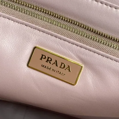Picture of Prada Women's Bag Size:31x19cm 1BD306