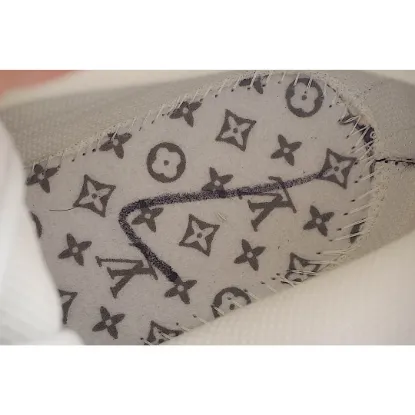 Picture of LOUIS VUITTON SQUAD SNEAKER HIGH HIGH-TOP SNEAKERS
