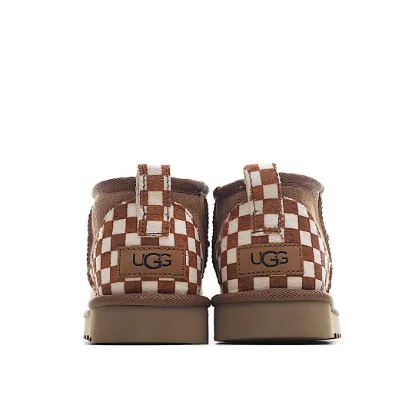 Picture of UGG CLASSIC MINI SERIES SNOW BOOTS